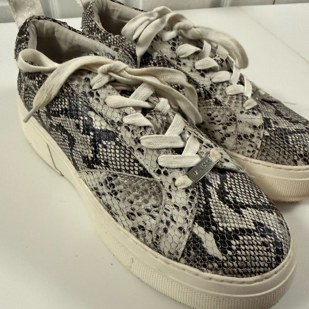 J/Slides Leather Snakeskin Platform Sneakers Size 8